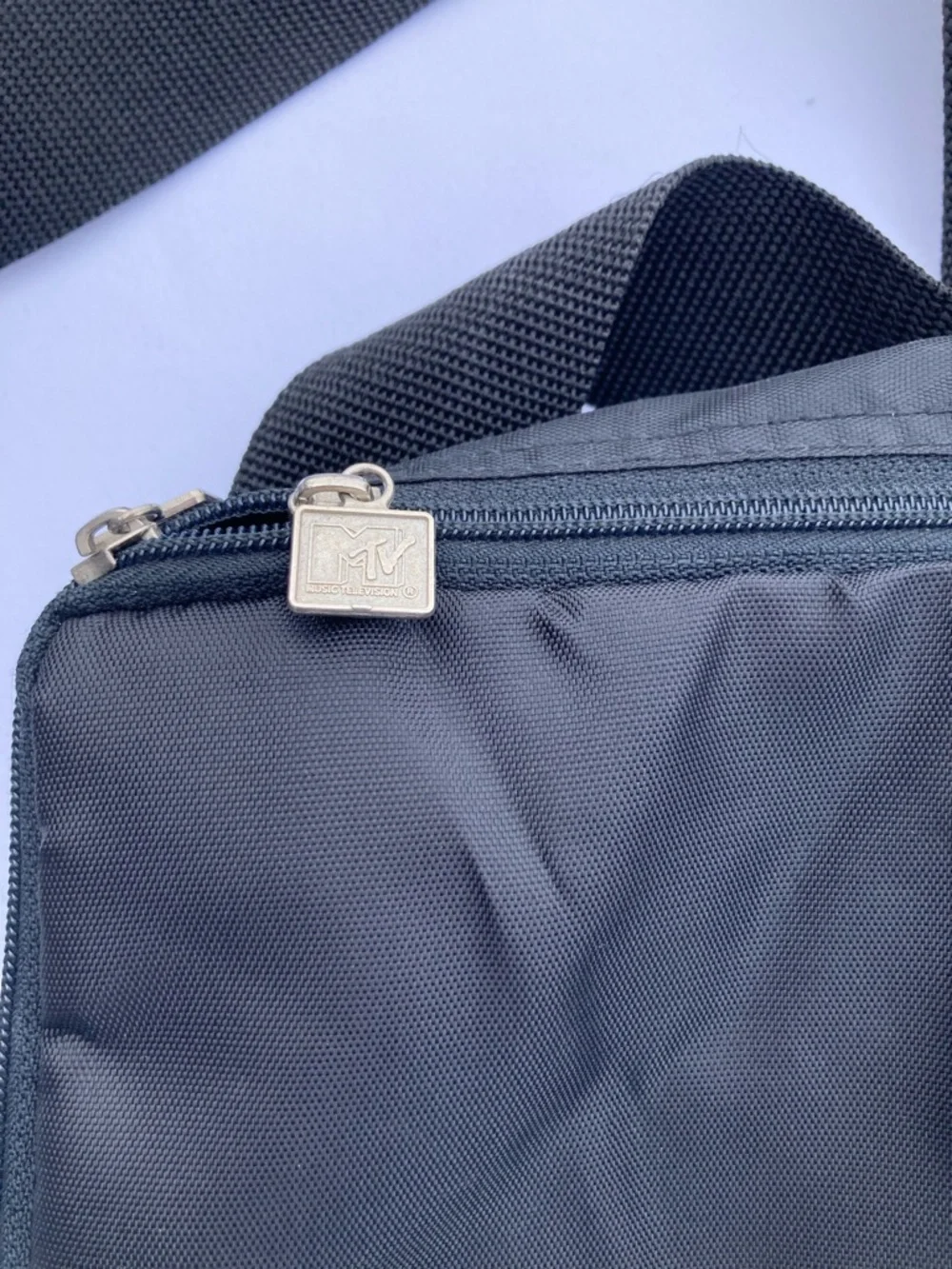 Rare Vintage 90s MTV Music Television Nylon Black Messenger Shoulder Bag Logo - Picture 5 of 12